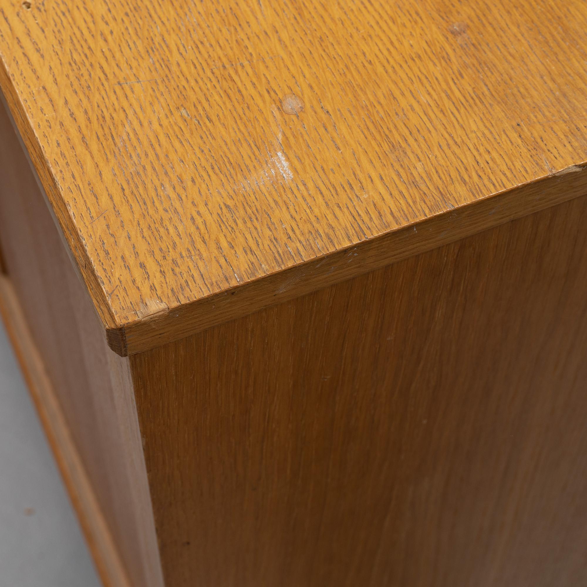 An oak veneered cabinet and chest of drawers, later part of the 20th Century.