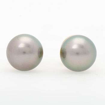 KORVAKORUT, viljellyt Tahiti helmet, 18K kultaa. T. Tillander, Helsinki 2001.