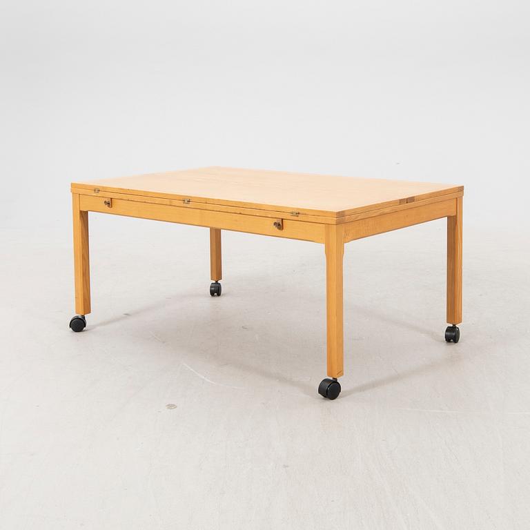 Børge Mogensen, an oak coffee table, model 5362, Fredericia Stolefabrik.