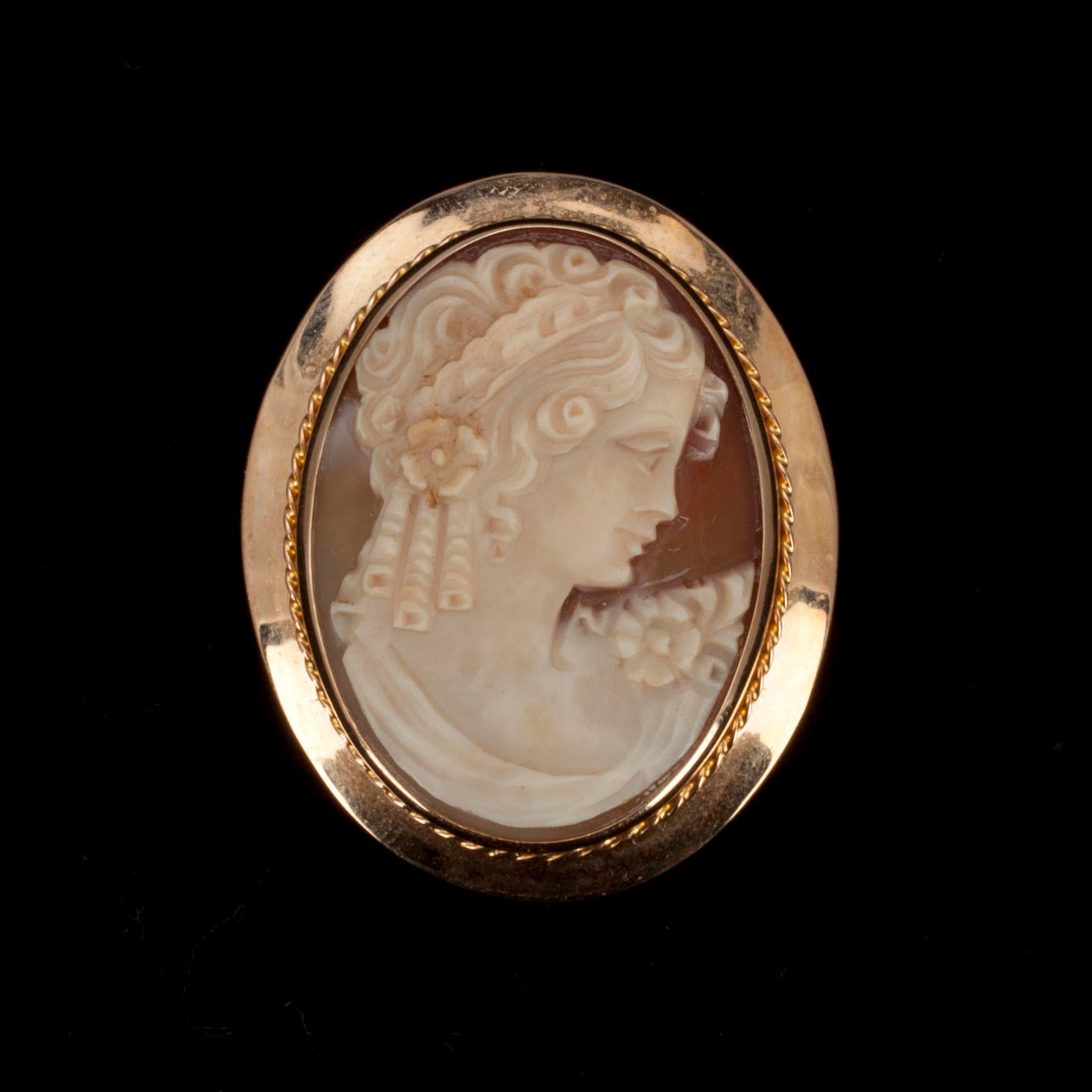 HÄNGE / BROSCH, KAMÉ, guld 14K, Kultakeskus, 1981. Vikt 9,3 g.