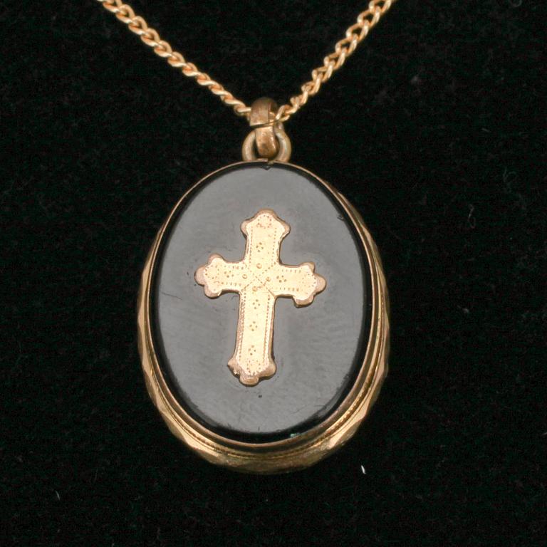 MEDALJONG, guld 8K, ked 14K guld, onyx. Vikt tot. 6,7 g.