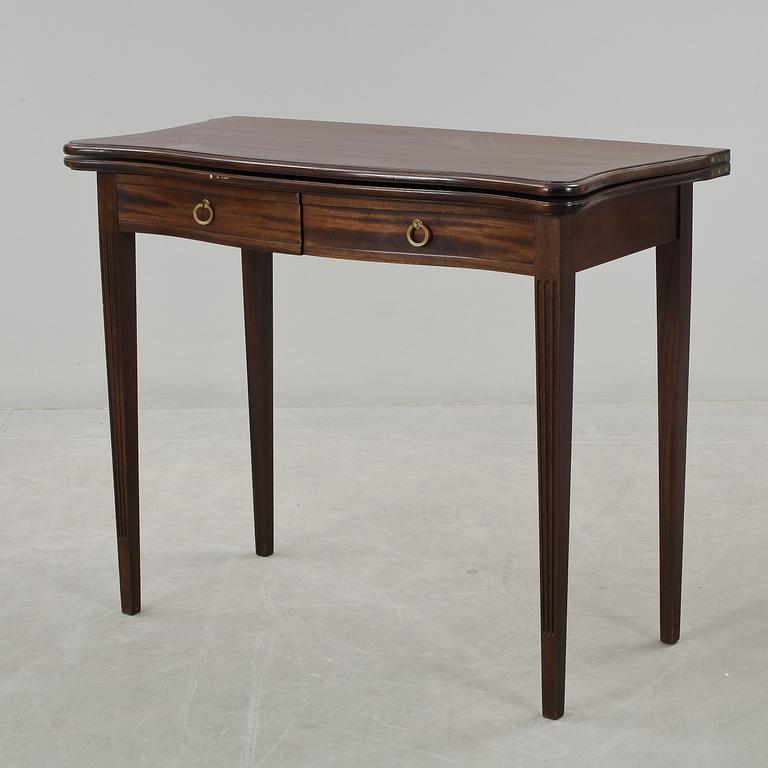 SPELBORD. Engelsk stil. 1900-tal.