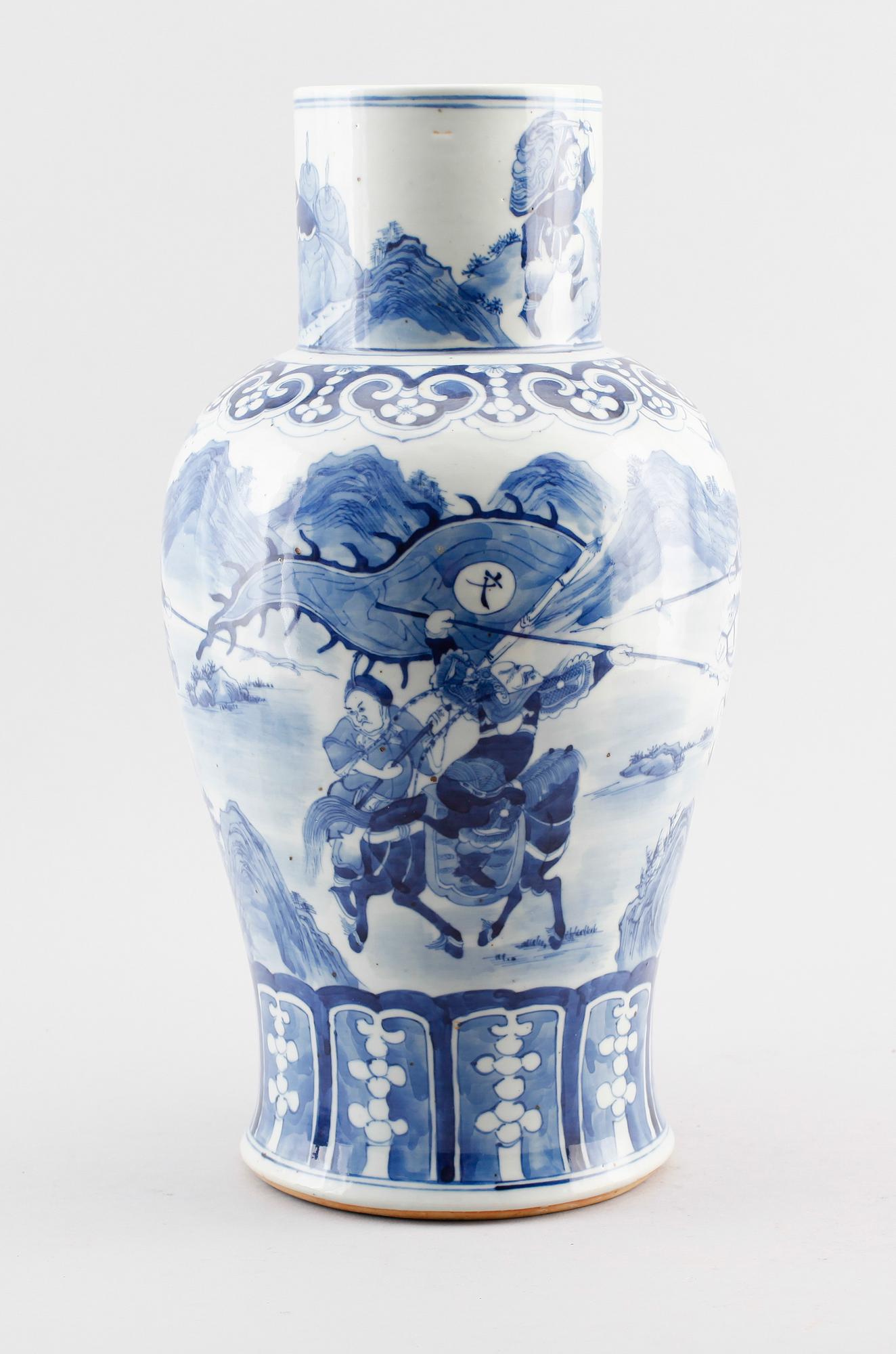 LOCKURNA, porslin, Kina, 1800-talets första hälft.