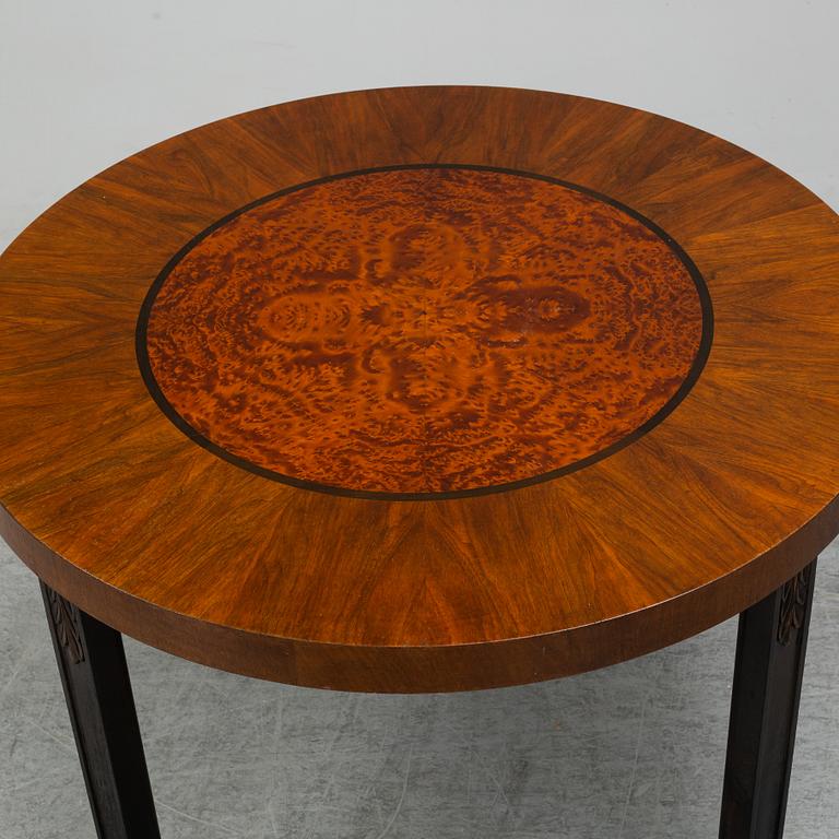 a Art Déco coffee table from the 1920's-/30's.