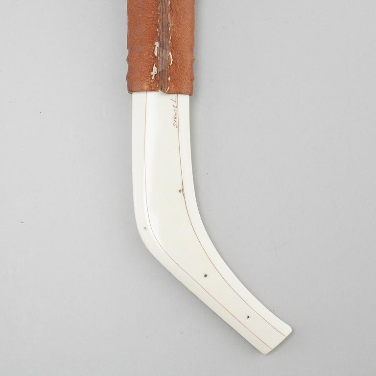 A knife by Svante Larsson, signed.