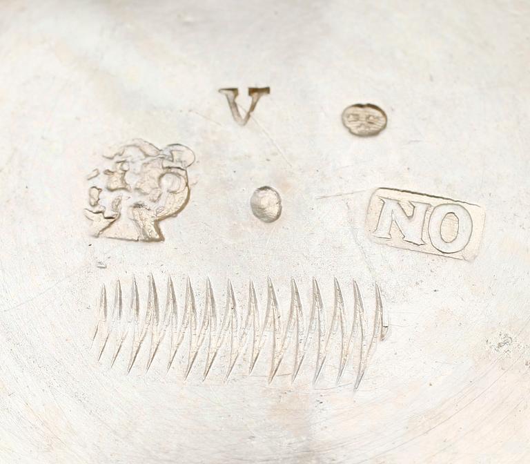 BÄGARE, silver, Nils Orstedt, Norrköping 1779. Vikt 98 g.