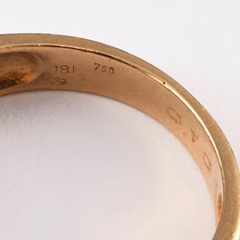 RING, 18k guld och vitguld med 10 åttkantslipade diamanter, 0.10 ct, importstämplad. Vikt 11 g.