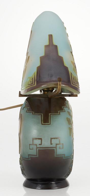 EMILE GALLÉ, bordslampa, Nancy, Frankrike. Jugend.