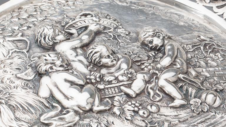 PRESENTERFAT, silver 800, Tyskland sannolikt, 1800-tal. Ca 830 gram.