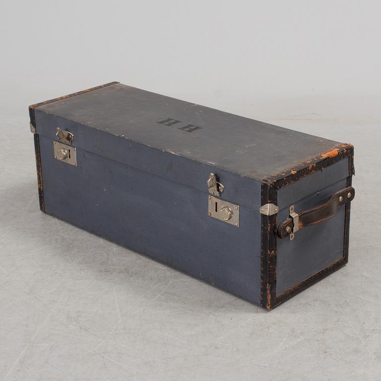 A 1920's picnic box from PUB in Stockholm.