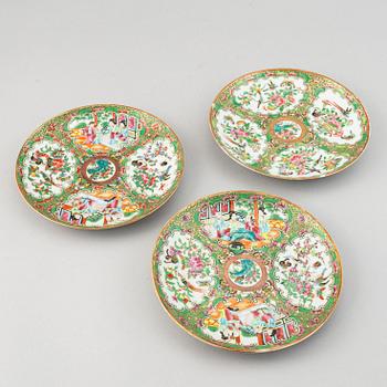 A part Canton famille rose service, Qing dynasty, late 19th century (12 pieces).