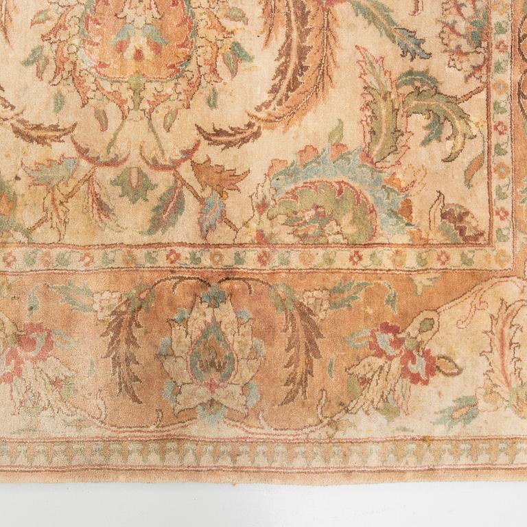 Rug, Hamadan, 1950s, approx. 305 x 250 cm.