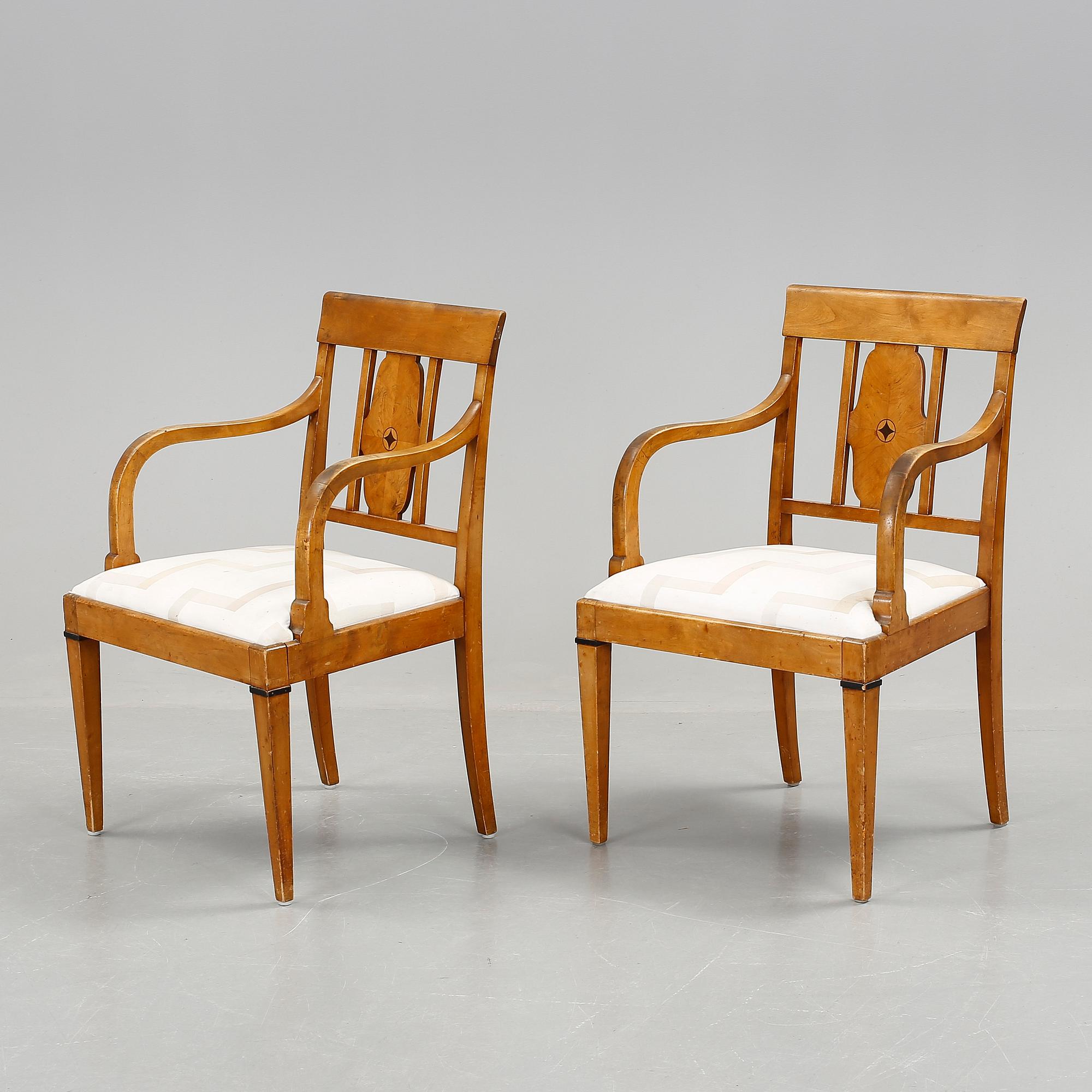 KARMSTOLAR, ett par, Karl-Johan stil, 1920-tal.
