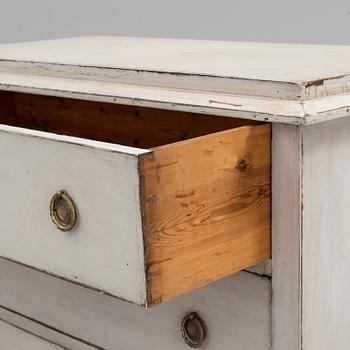 A mid 19th century chest of drawers.