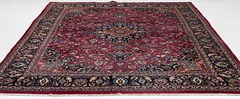 Rug, Meshed, 383 x 294 cm.