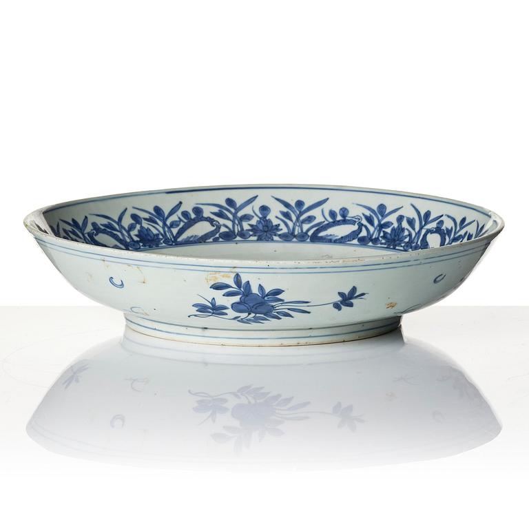 A blue and white dish, Ming dynasty (1368-1644).