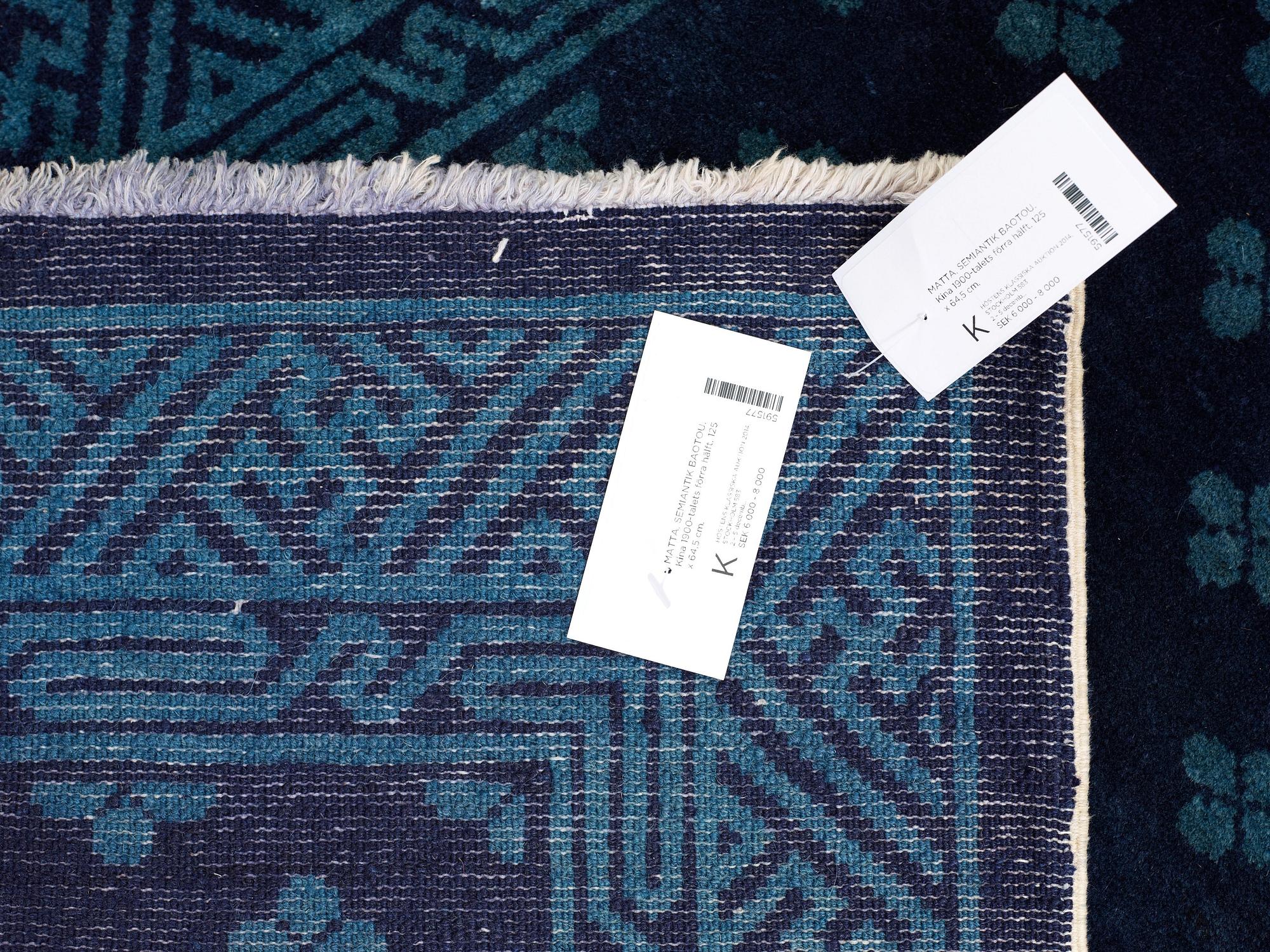 RUG, SEMI-ANTIQUE BAOTOU. China, first half of the 20th century. 125 x 64,5 cm.