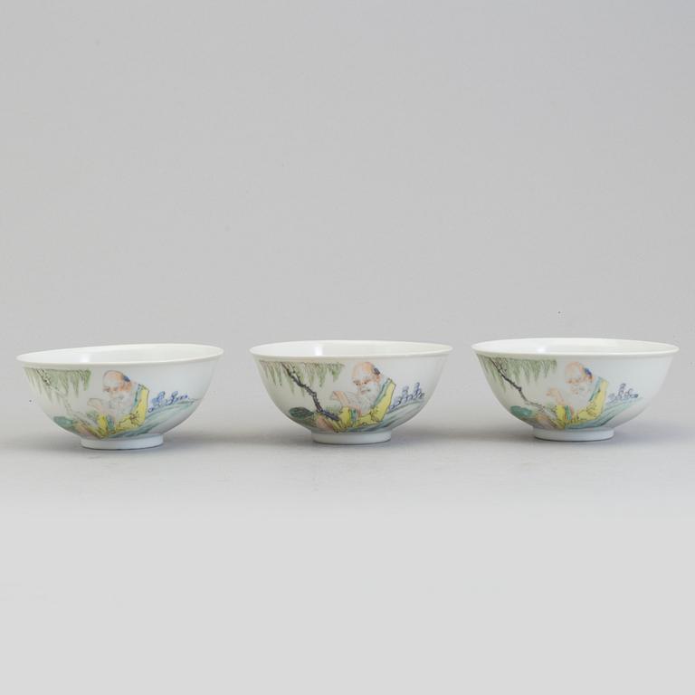 Three Chinese famille rose porcelain bowls, early 20th century.