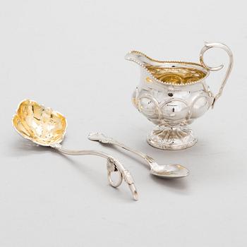 GUSTAF ADOLF BJÖRKLUND, Strösked, gräddsnäcka och skedar, silver, totalt 18 delar, Joensuu, Finland 1870.