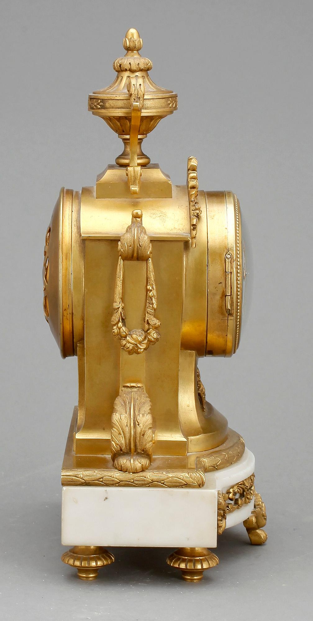 BORDSPENDYL, Louis XVI-stil, Frankrike, omkring 1900.