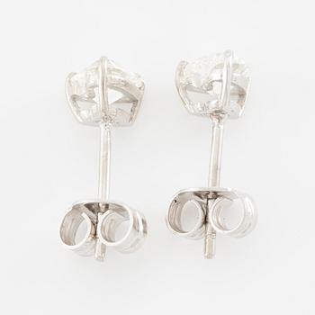 Earrings, 18K white gold set with heart-shaped diamonds. Accompanied by GIA dossier.