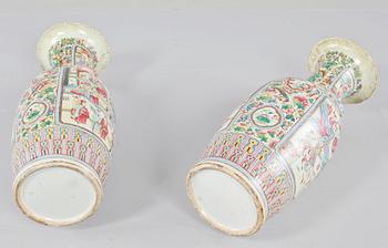 GOLVURNOR, ett par, porslin, Kina, 1800/1900-tal.