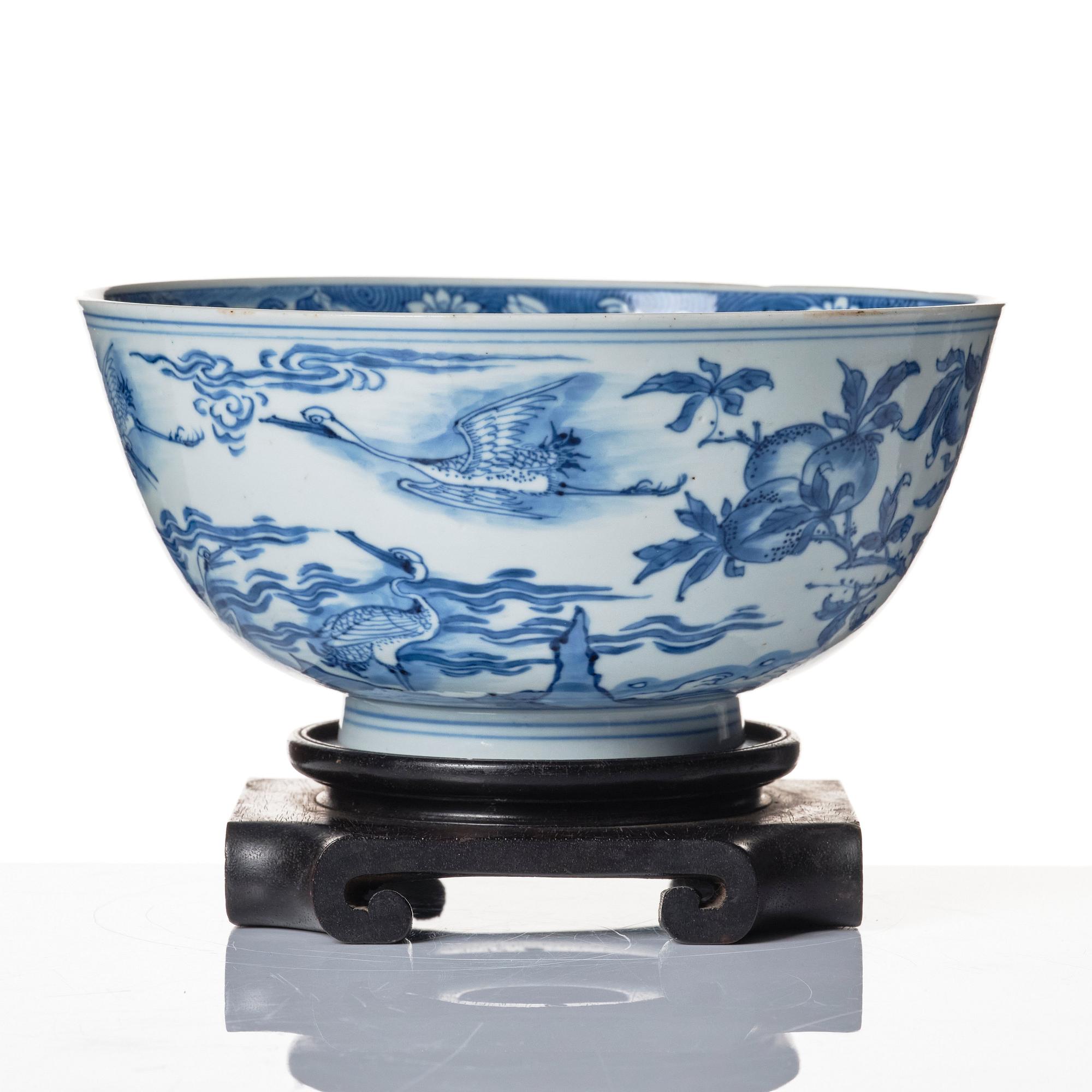 A blue and white bowl, Qing dynasty, Kangxi (1662-1722).