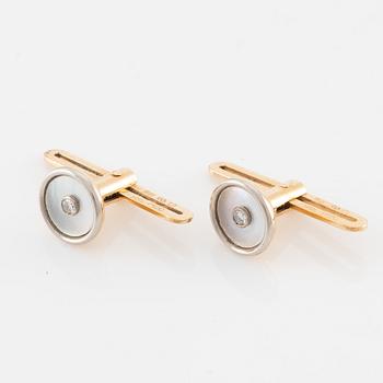 C.G Hallberg, cufflinks and shirt studs, two pairs, 18K gold with diamonds and mother-of-pearl.
