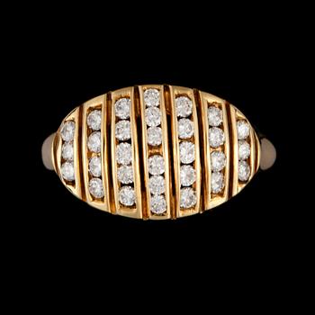 164. A brilliant-cut diamond ring. Total carat weight circa 0.60 ct.