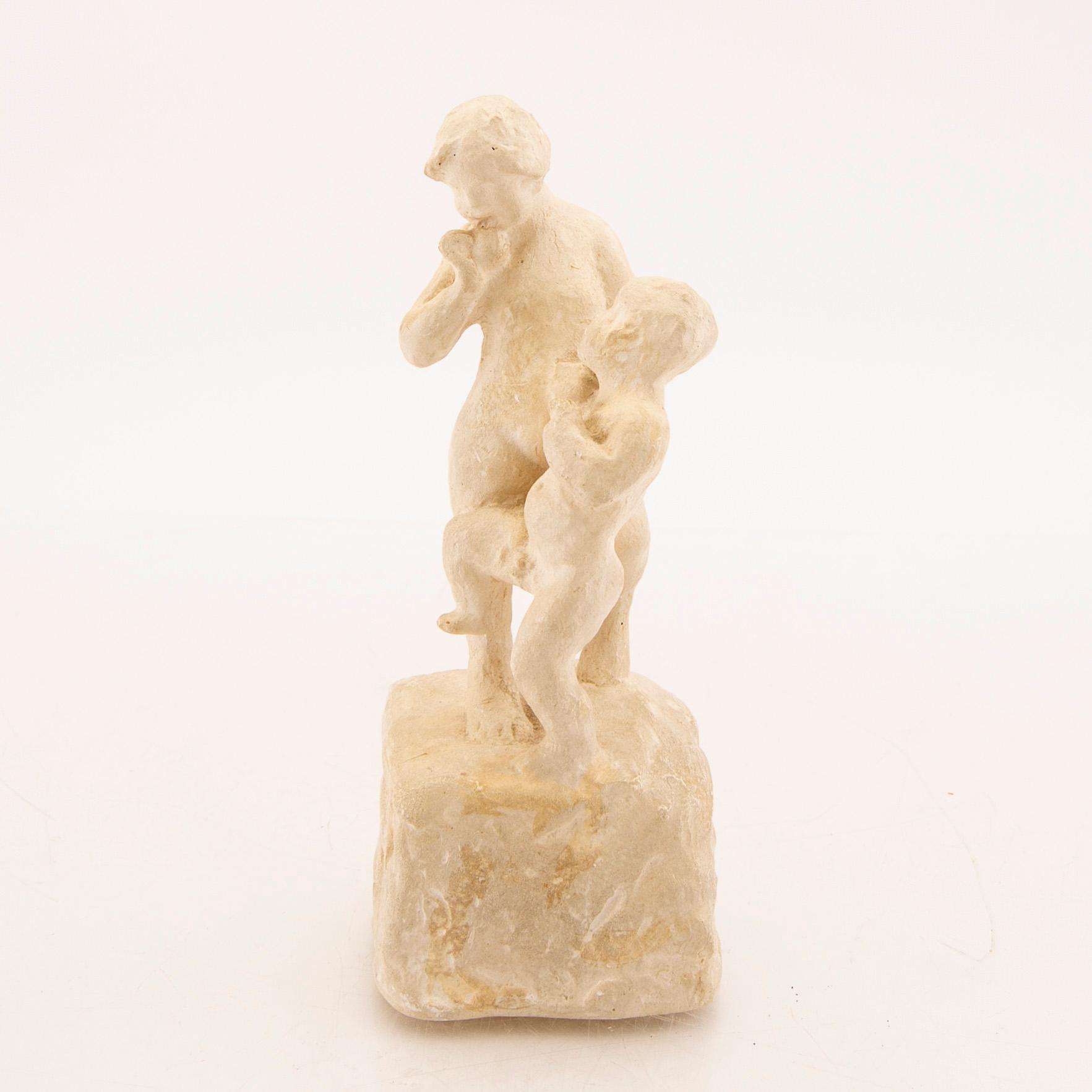 Carl Eldh, skulptur, gips, sign och daterad 1908.