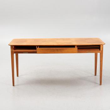 A mahogany veneered writing desk, 20th Century.