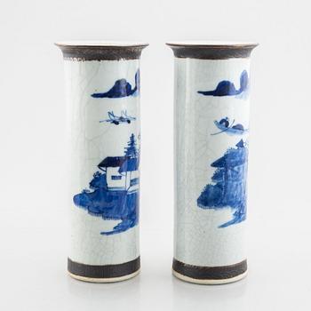 A pair of blue and white porcelain vases, China, Qingdynasty, 19th century.