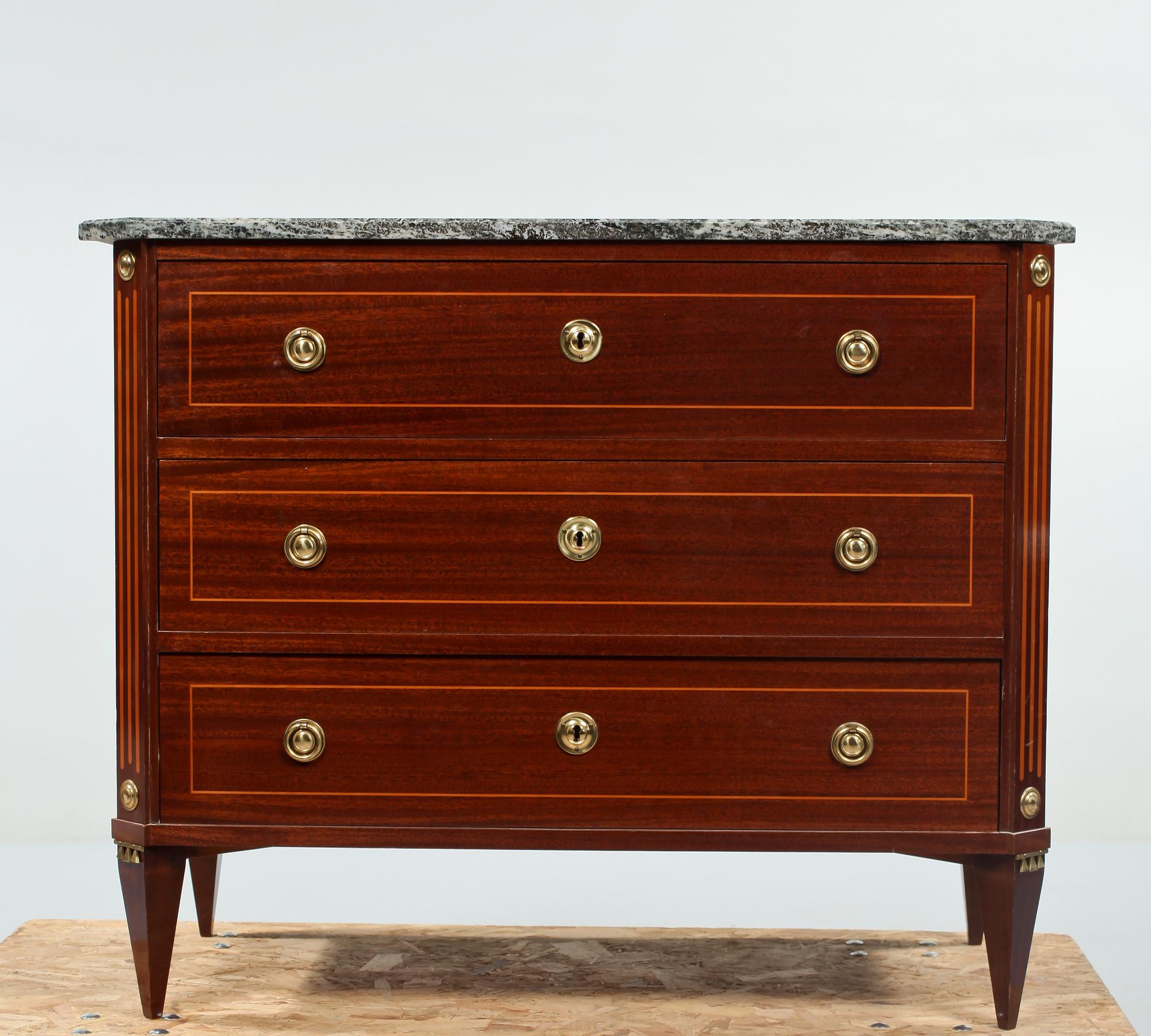 BYRÅ, sengustaviansk stil, omkring 1900-talets mitt.