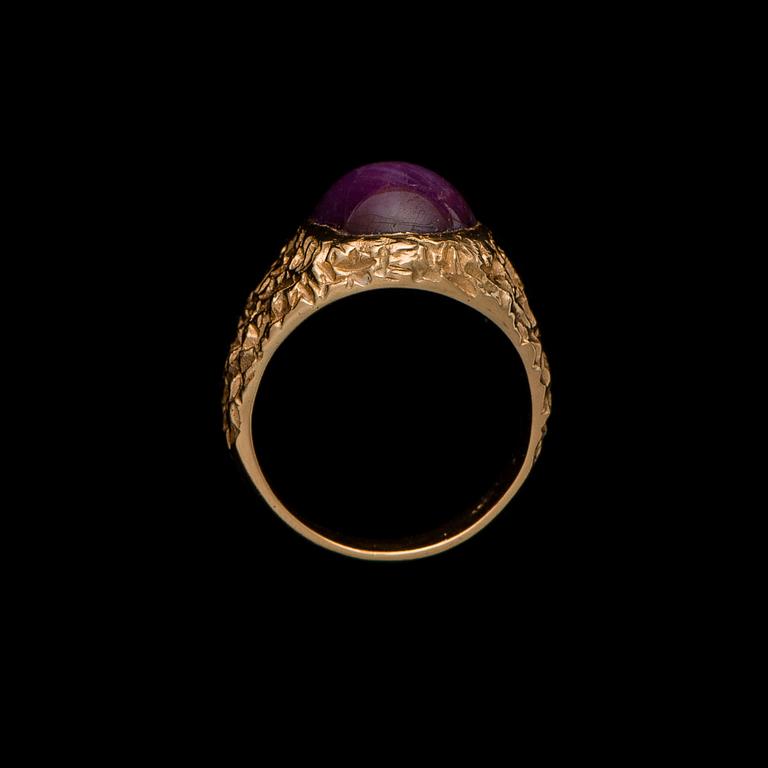 RING, stjärnrubin, 18K guld.