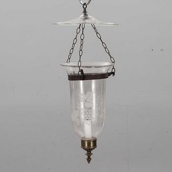 LJUSLYKTA, glas, 1900-talets första hälft.