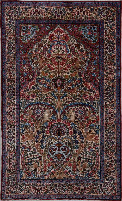 MATTA, semiantik Kirman, figural, ca 220x135 cm.