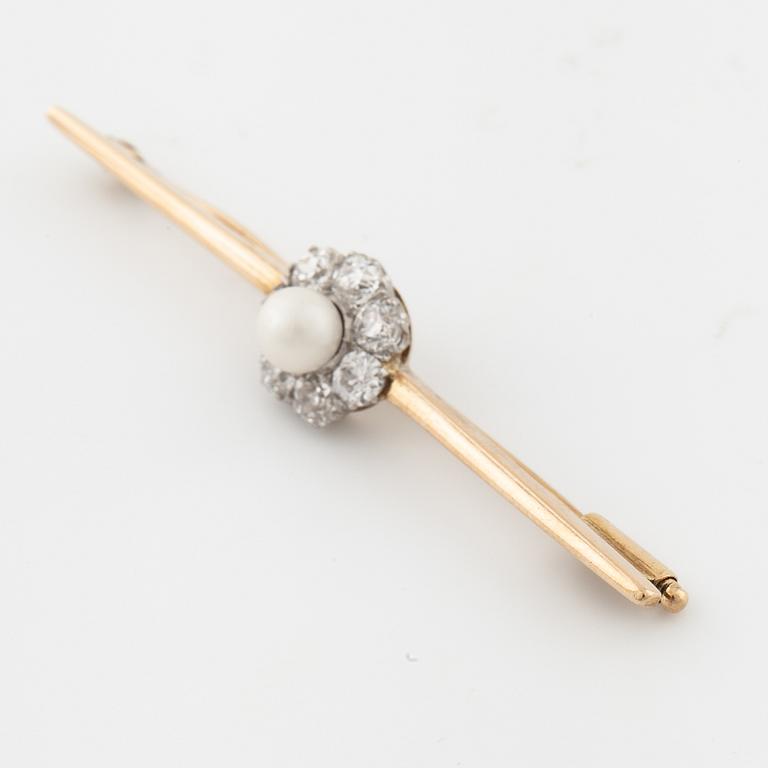 BROOCH 18K gold w old-cut diamonds 1and cultured pearl, CG Hallberg Göteborg 1917.