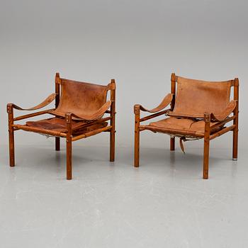 KARMSTOLAR, ett par, Arne Norell, "Sirocco", 1900-talets andra hälft. CITES-intyg medföljer.