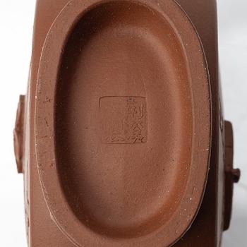 A group of three Chinese yixing teapots, 1980s.