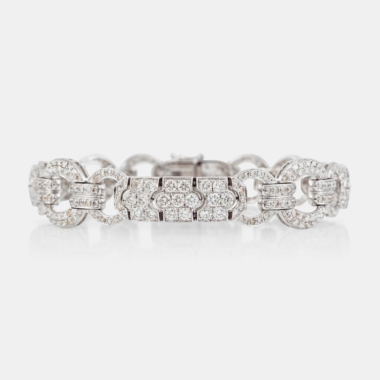 A brilliant-cut diamond bracelet. Total carat weight 7.85 cts.