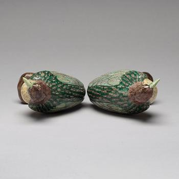 A pair of famille verte figures of quails, Qing dynasty, 19th Century.