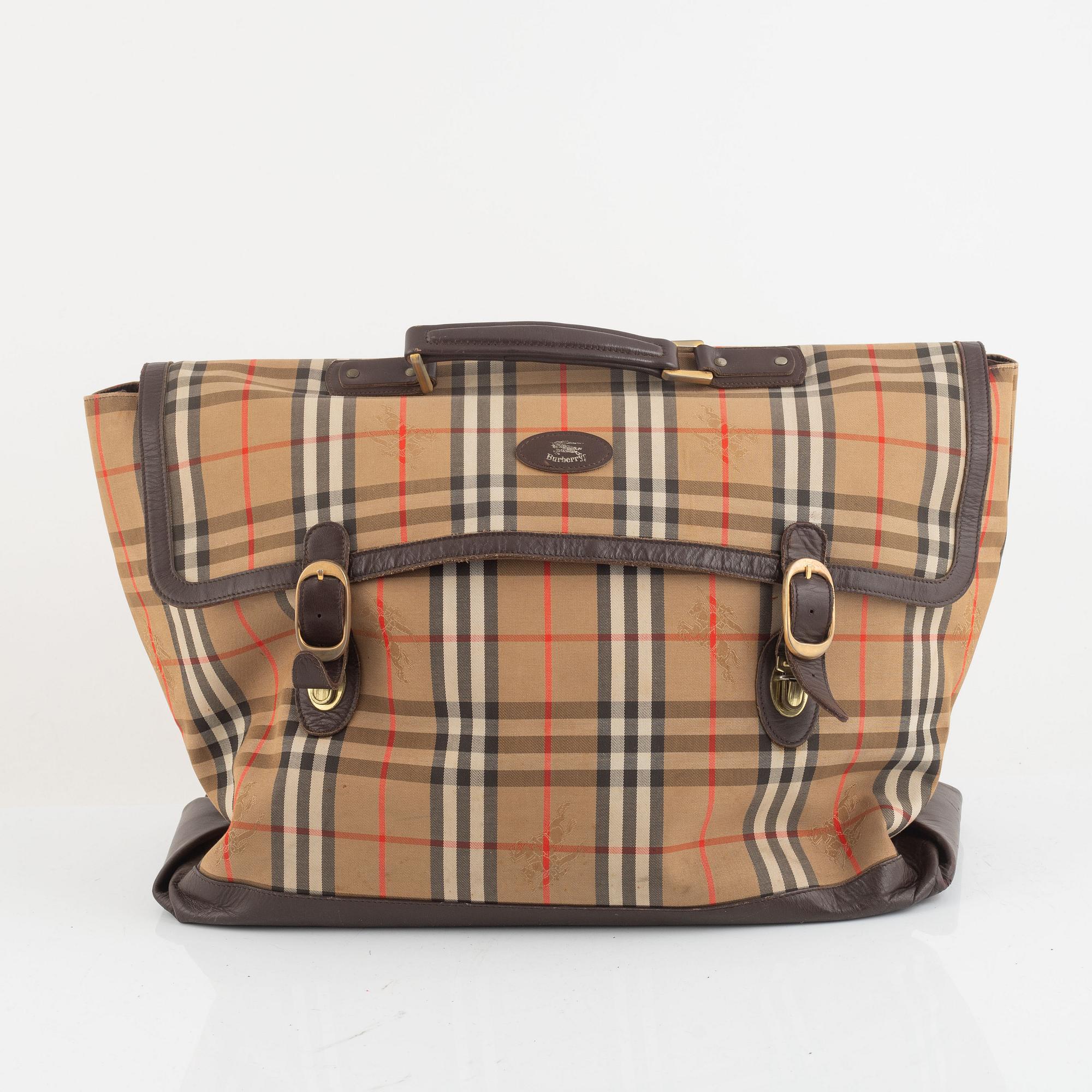 Burberry, weekend bag.