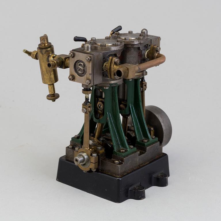 Two cylinder steam engine to a ship model, second half of the 20th century.