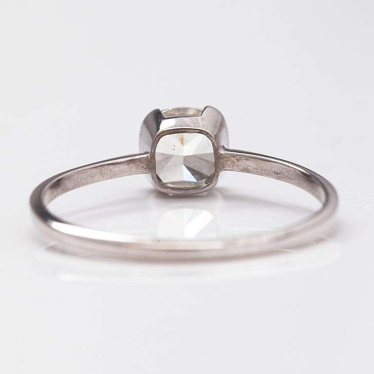 An 18K white gold ring with a cushion.cut diamonds ca. 1.01 ct. IGI certificate.