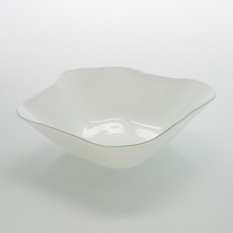 Alvar Aalto, 1 osa lasiveistoksesta, ”Aallon-kukka” 9767C, signeerattu Alvar Aalto Karhula.