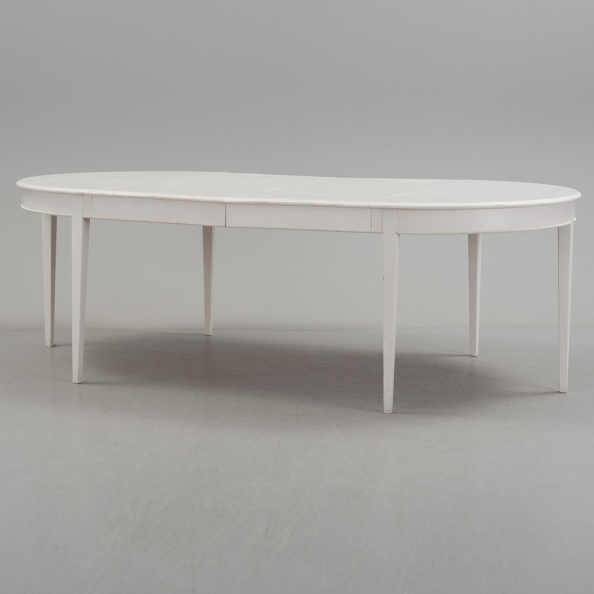 A late 20th century Gustavian style diningtable.
