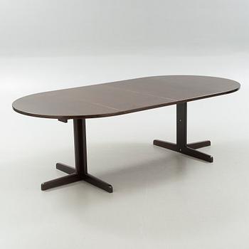 A diningroom furniture set of 7 pieces by Thonet from the second half of the 20th century.