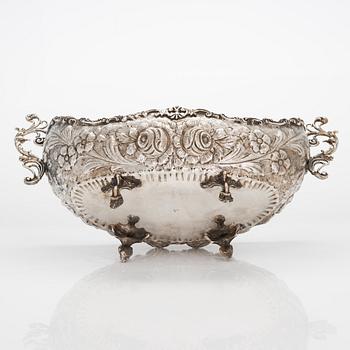 A silver jardinière, first half / mid-20th century.