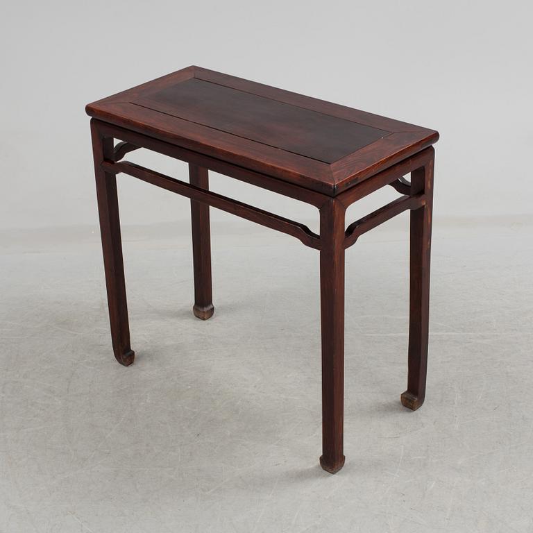 A hardwood altar table, Qing dynasty (1644-1912).