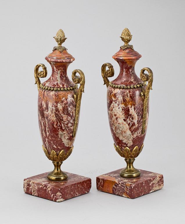 URNOR, ett par, empirstil, 1800/1900-tal.